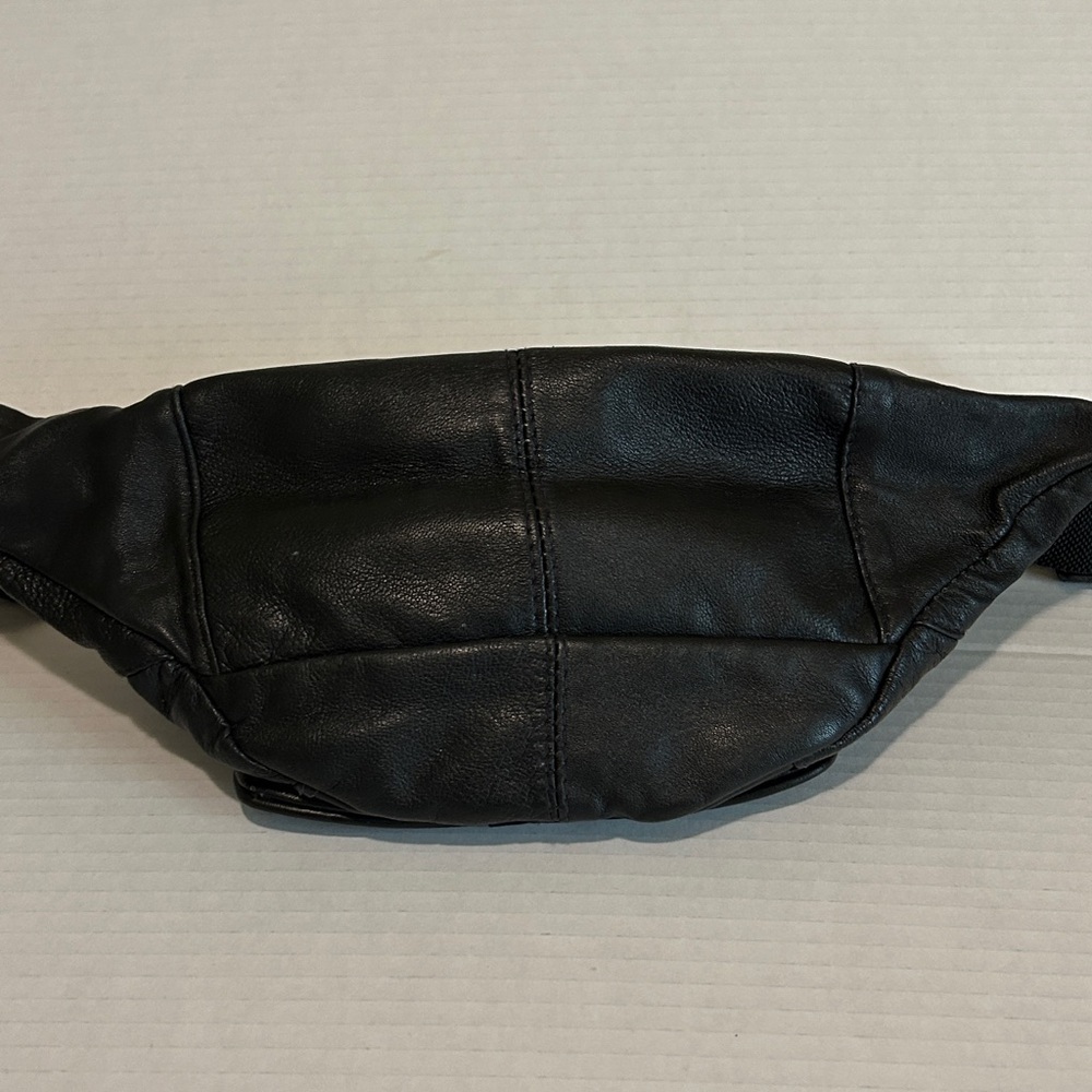 Vintage Black Leather waist pack. 3 separate zippered pouches.Soft leather. - Picture 2 of 9